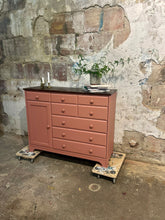 Ladda upp bild till gallerivisning, Rosa byrå/skänk