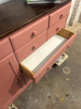 Ladda upp bild till gallerivisning, Rosa byrå/skänk