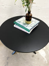 Ladda upp bild till gallerivisning, Svart pelarbord