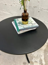 Ladda upp bild till gallerivisning, Svart pelarbord