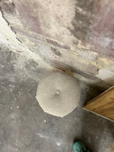 Ladda upp bild till gallerivisning, Pall med teddy-tyg
