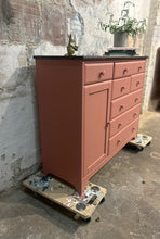 Ladda upp bild till gallerivisning, Rosa byrå/skänk

